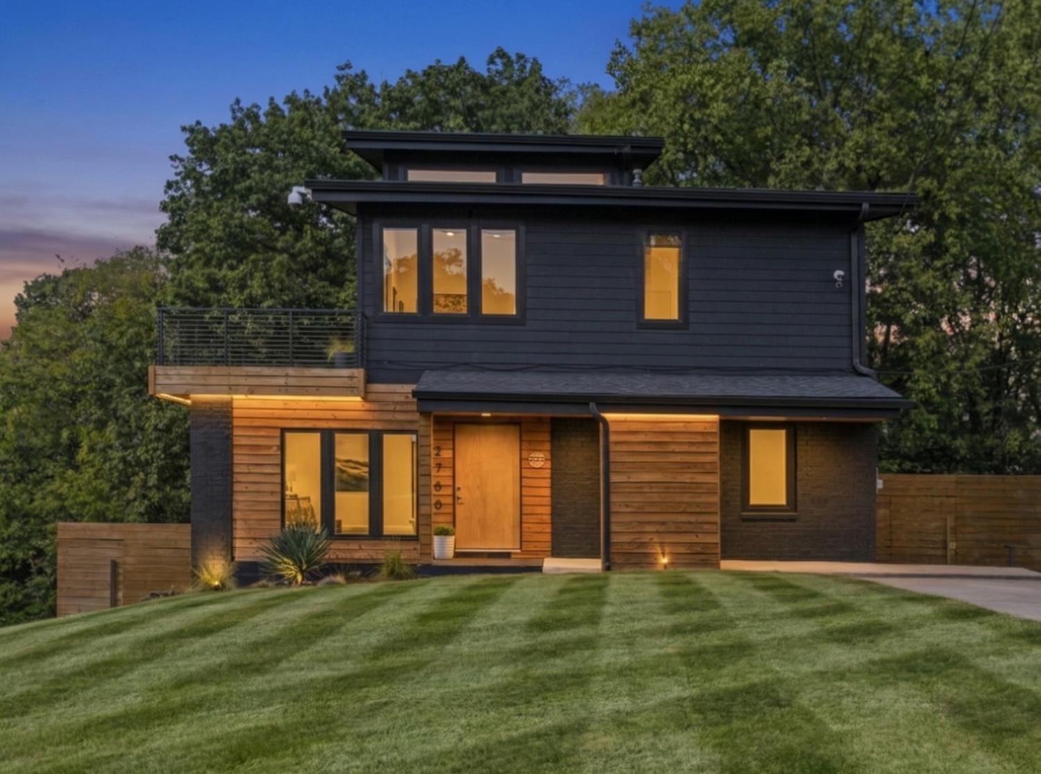 2700-Oakwood-Ave For Sale