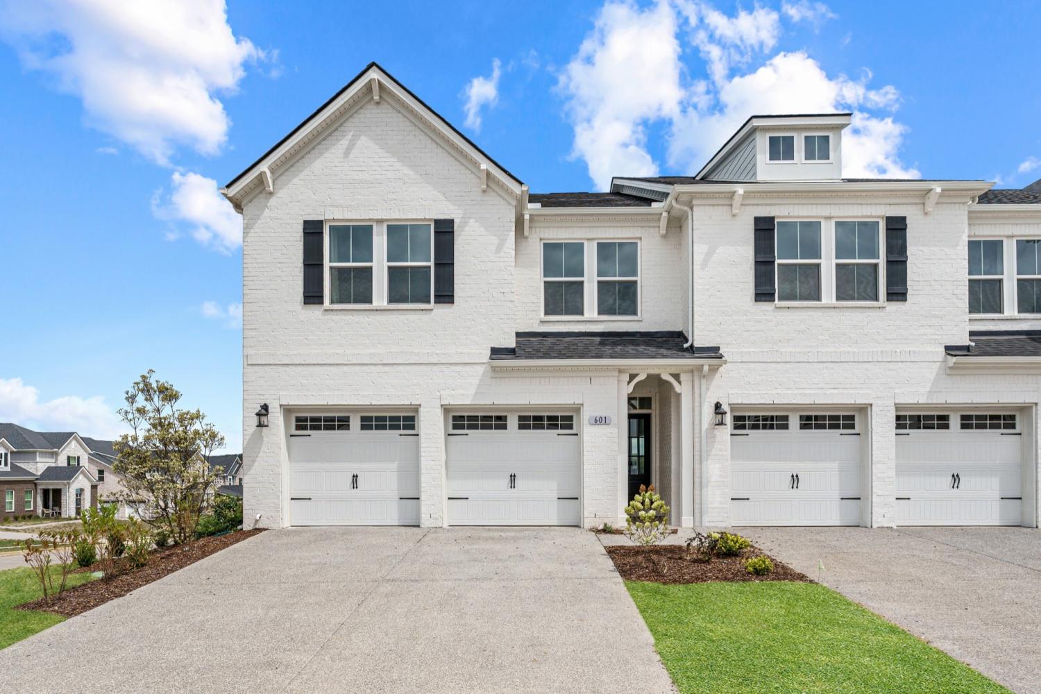 613-Club-View-Way For Sale