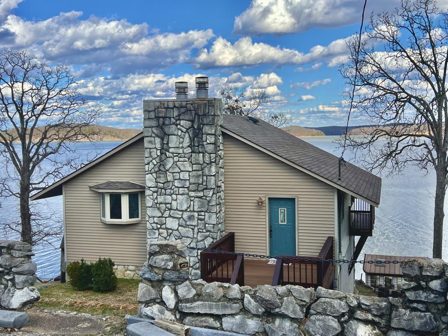 62-Lakeshore-Dr For Sale