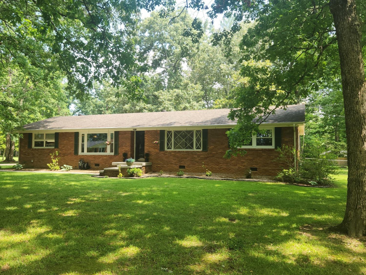 215-White-Oak-Dr For Sale