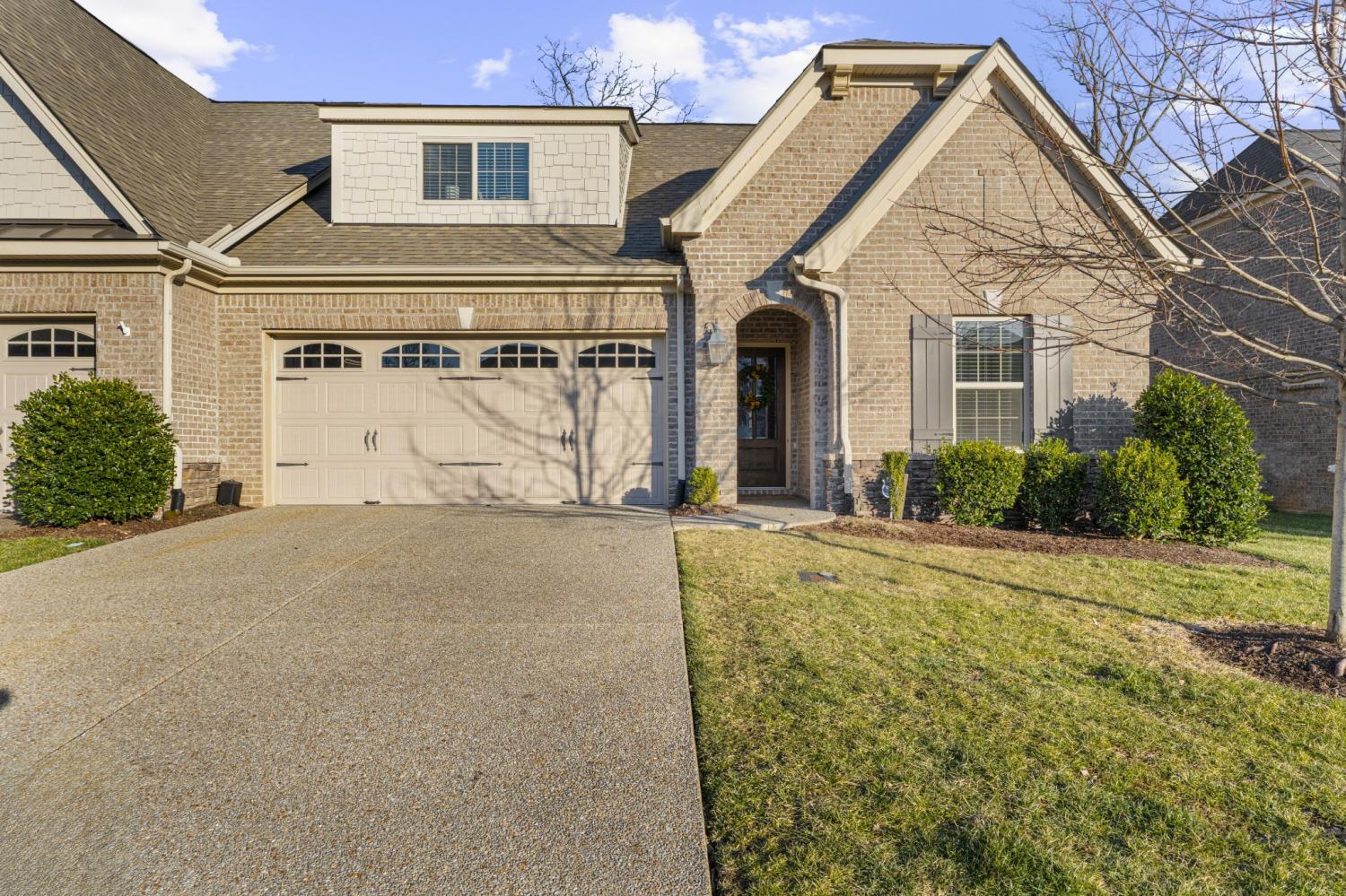 220-Vintage-Way For Sale