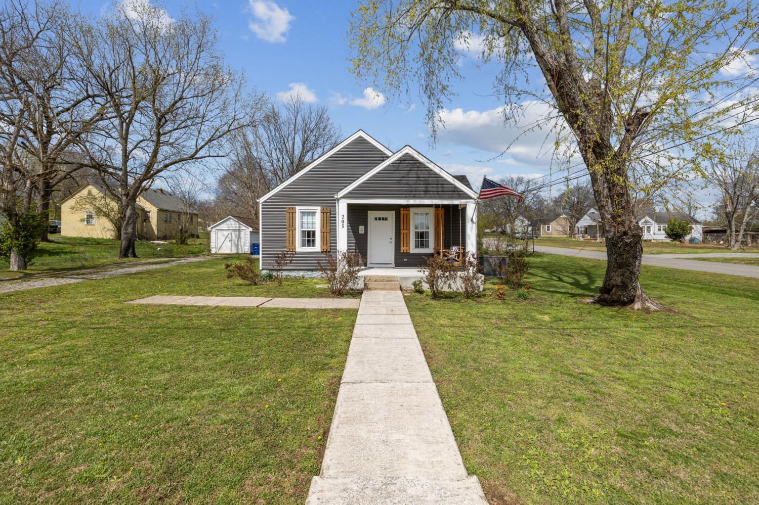 205-Maplewood-Dr For Sale