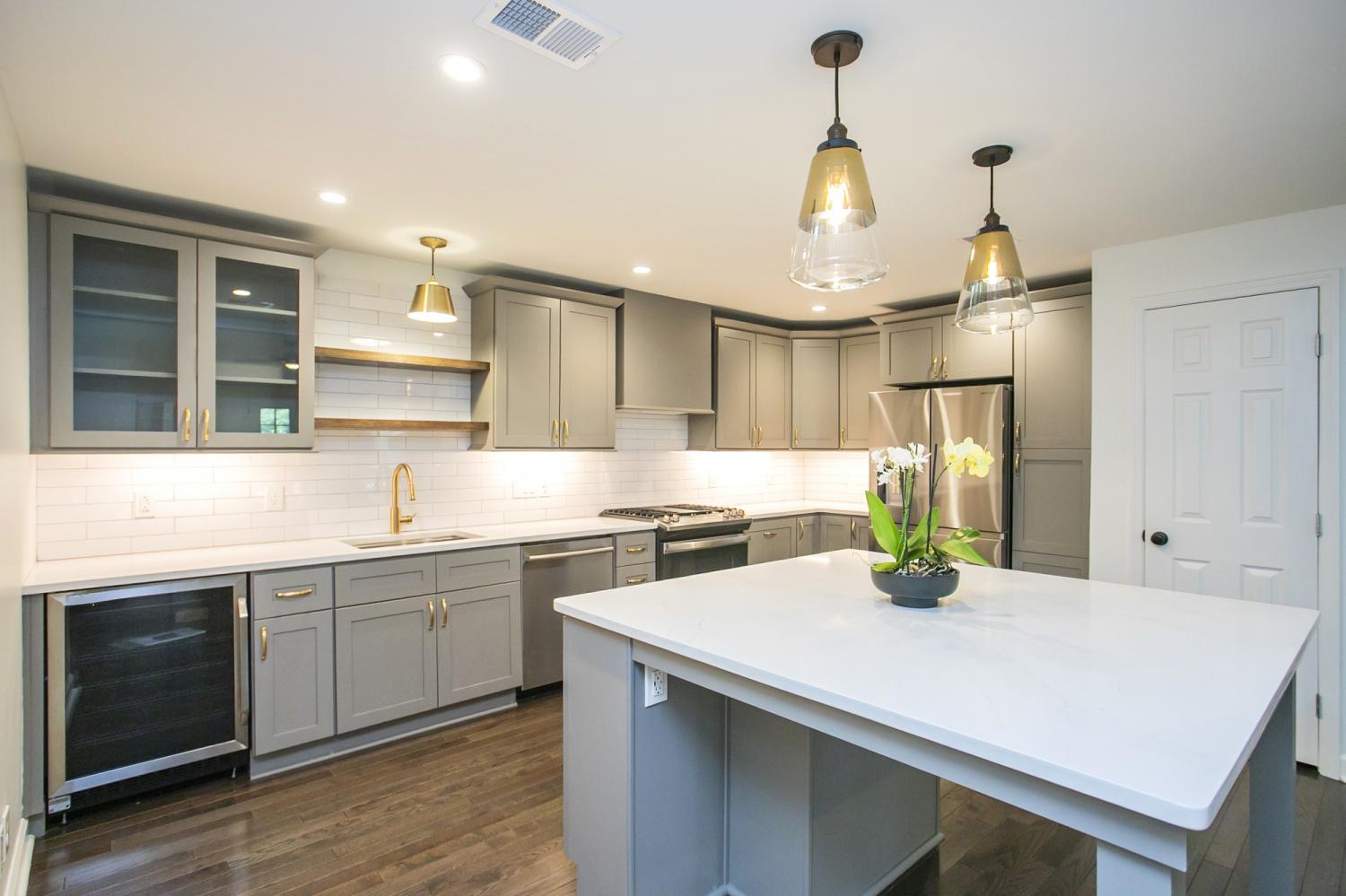 937-Russell-St For Sale