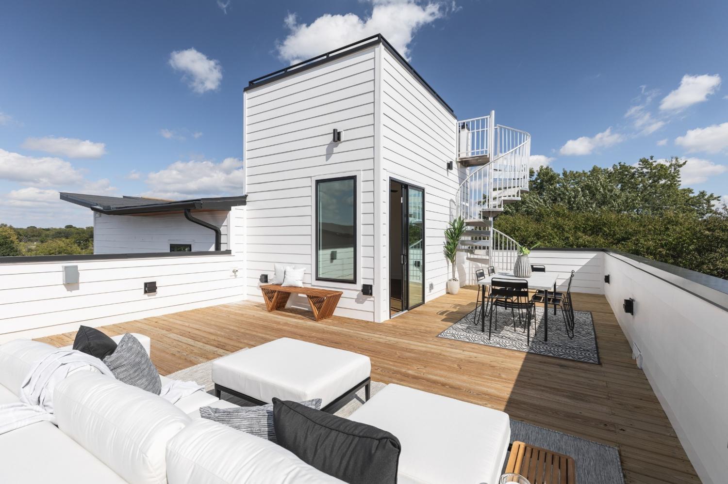 996-Douglas-Ave For Sale