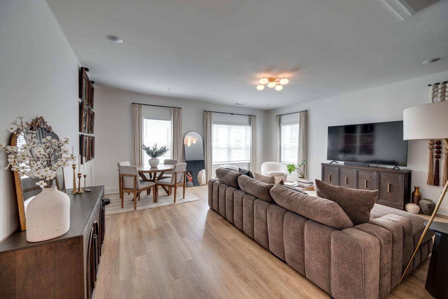 700-N-DuPont-Ave For Sale