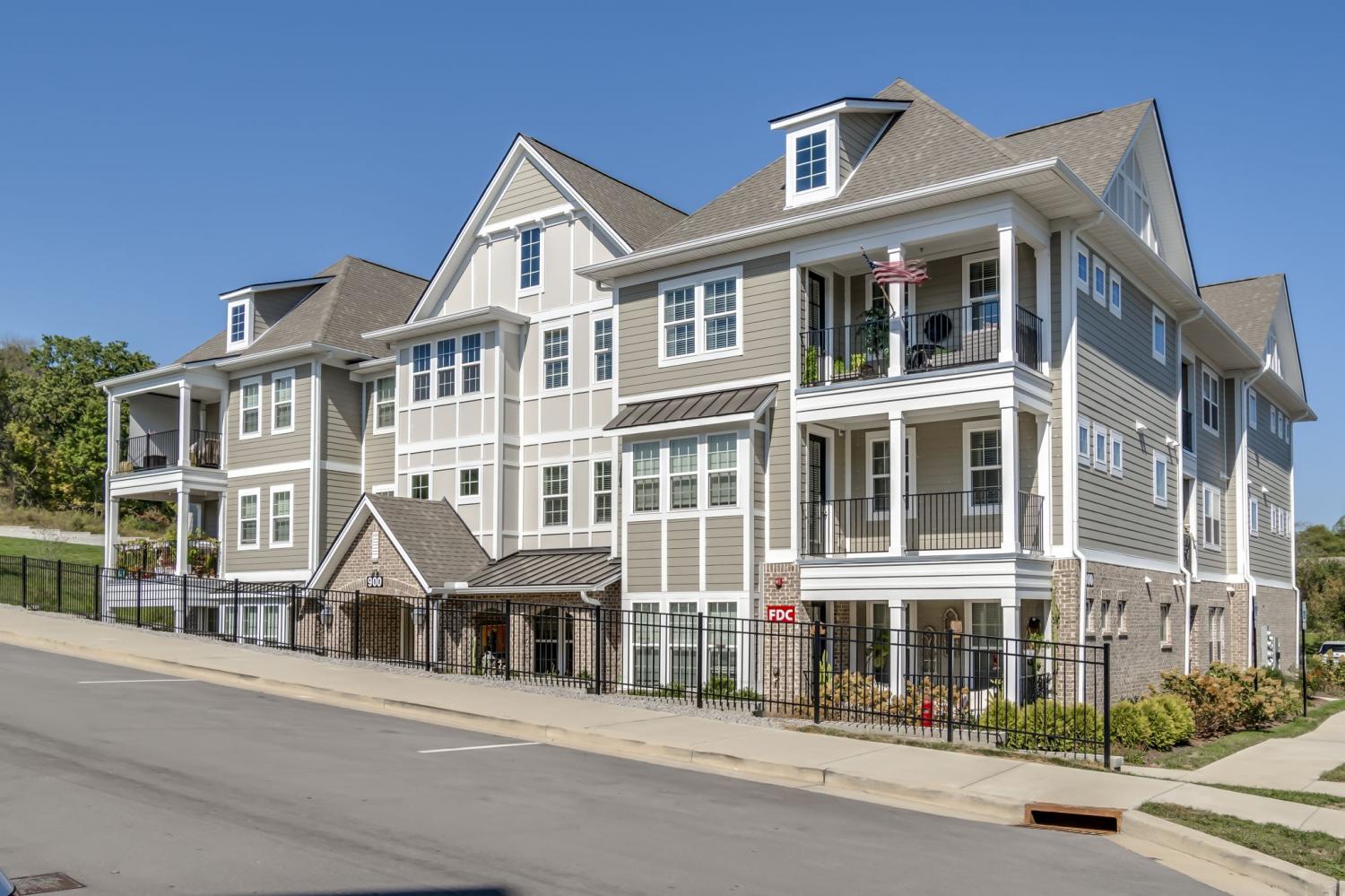 900-Vintage-Green-Ln For Sale