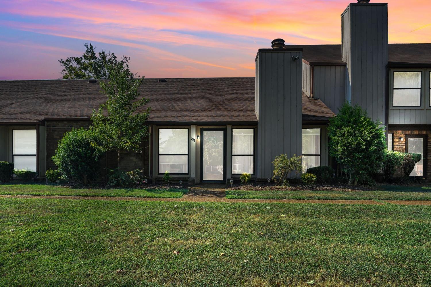 104-Saddle-Tree-Ct For Sale