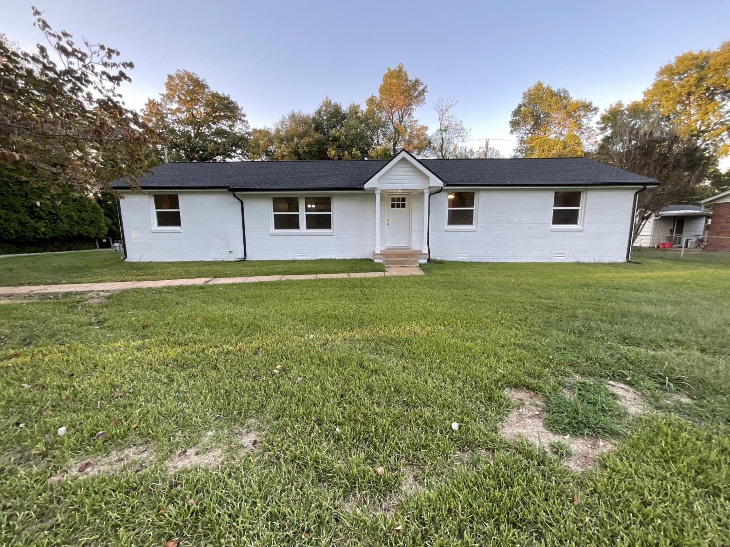 38-Hillsboro-Rd For Sale
