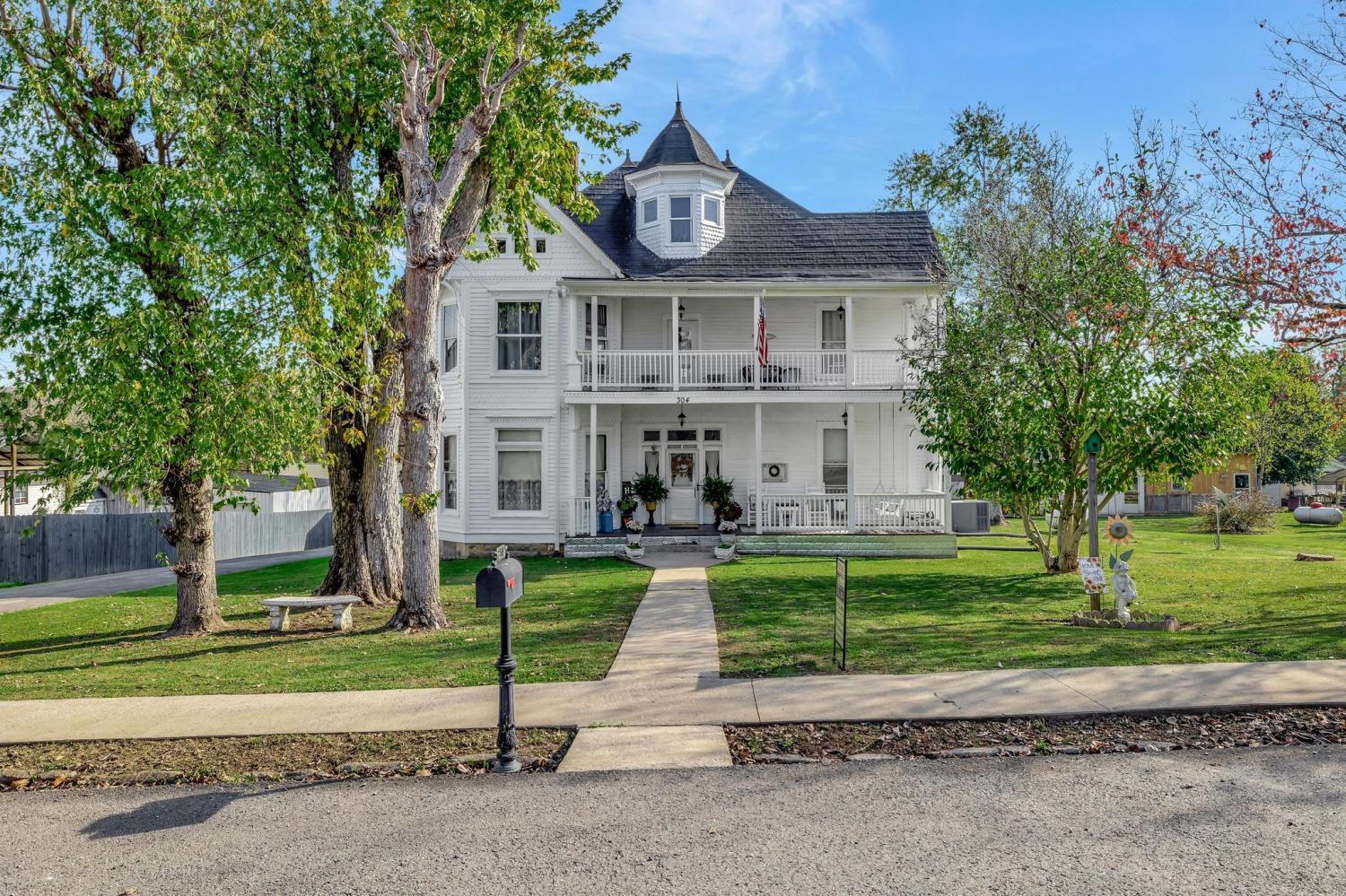 304-Russell-St For Sale