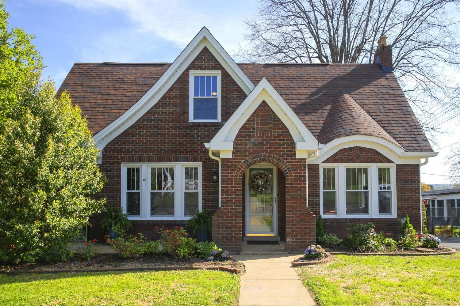 437-E-College-St For Sale