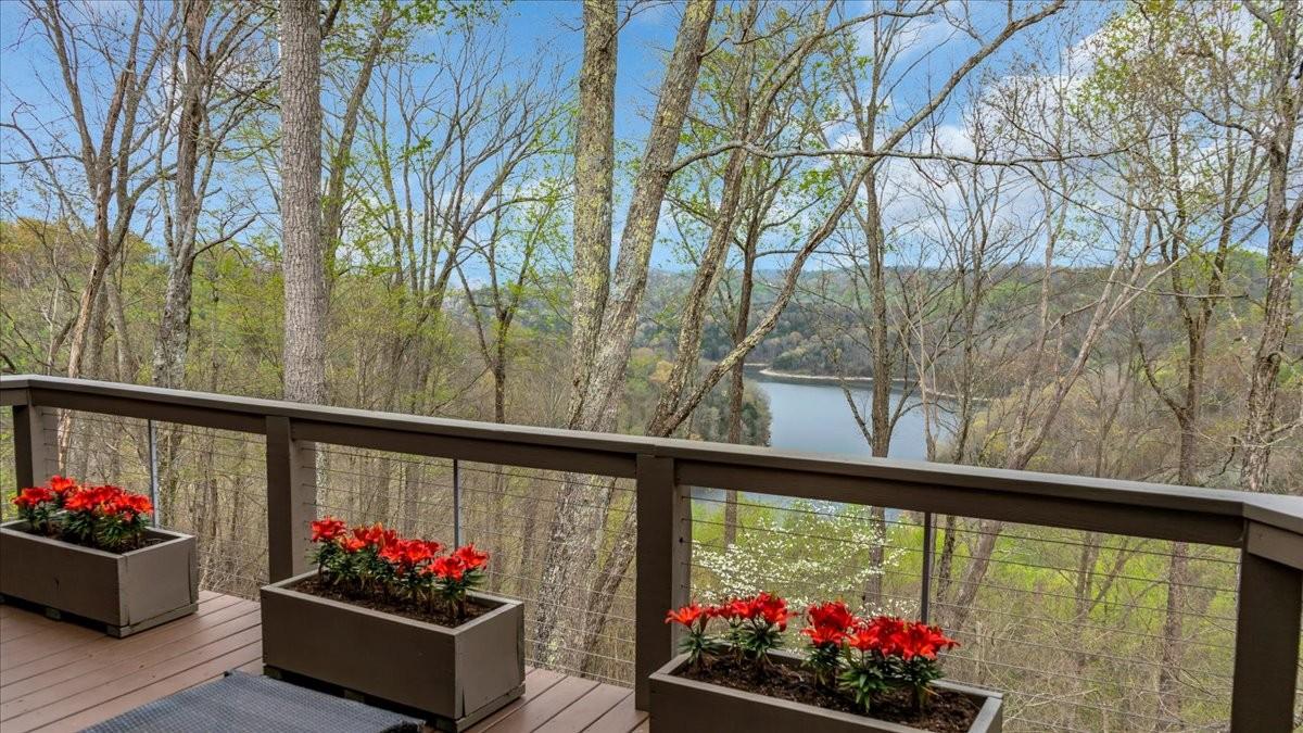 8581-Silver-View-Ln For Sale