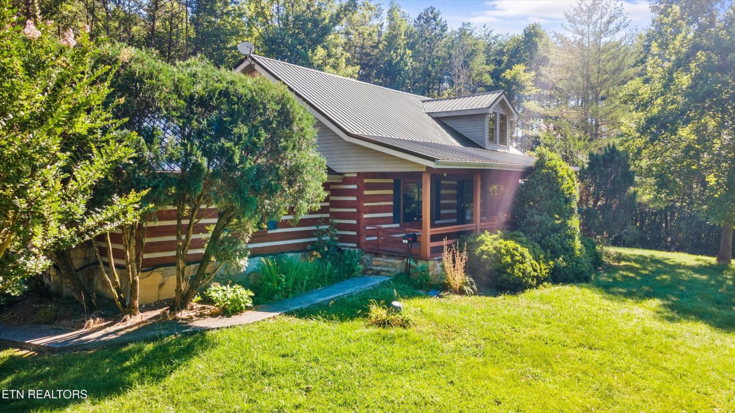 686-Thomas-Rd For Sale