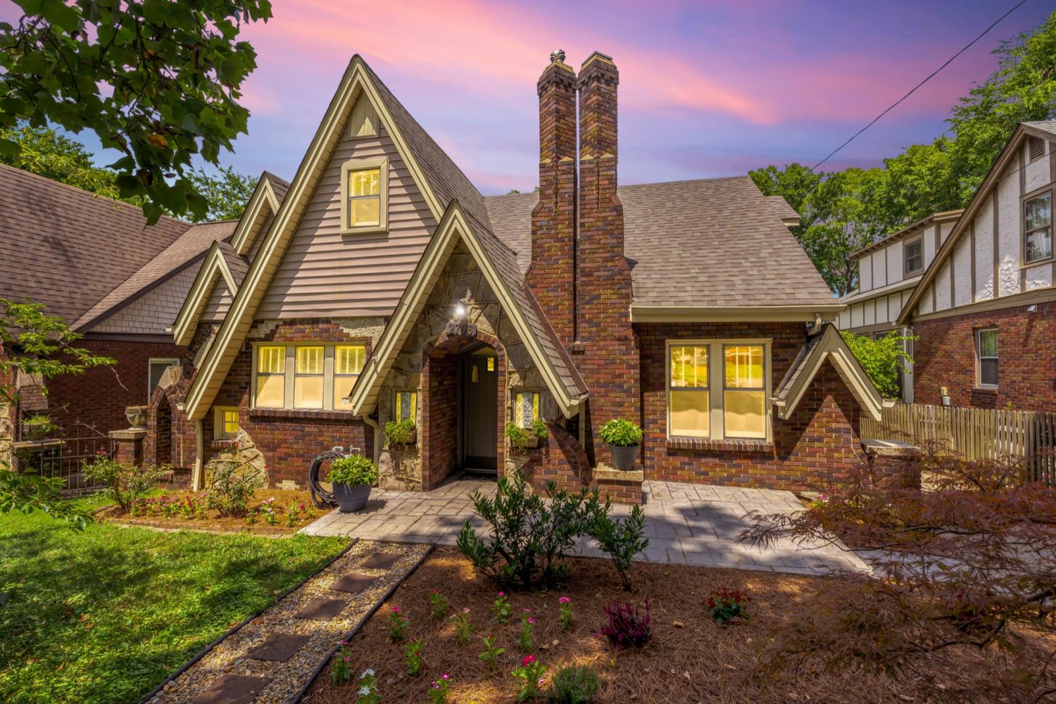 2706-Woodlawn-Dr For Sale