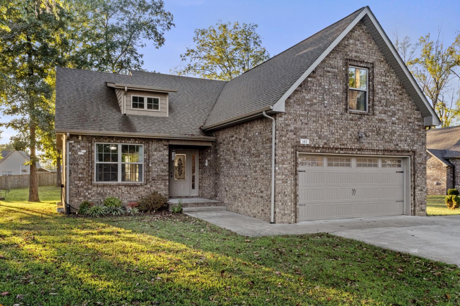140-Irish-Oaks-Dr For Sale