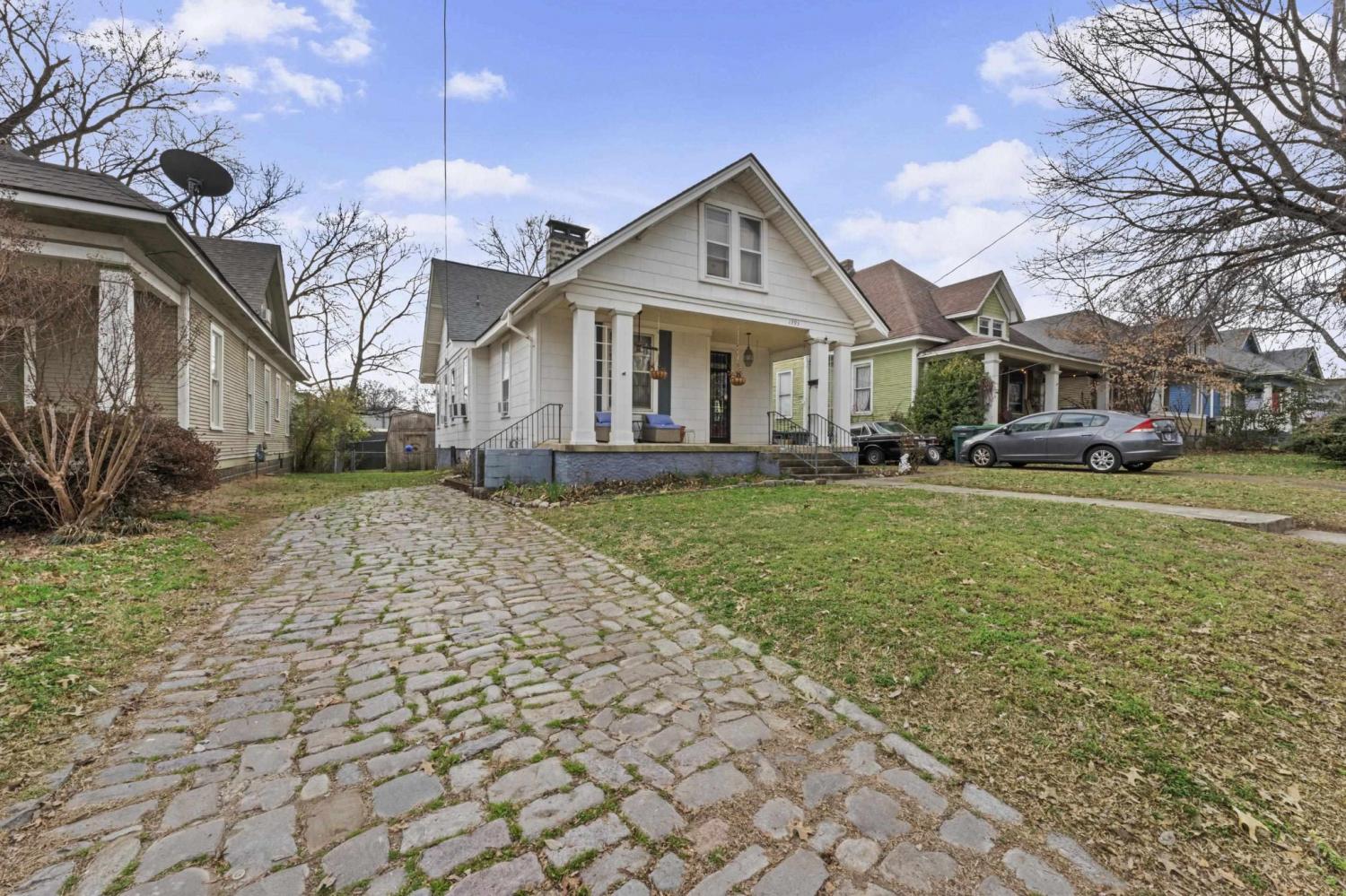1995-COURT-AVE For Sale