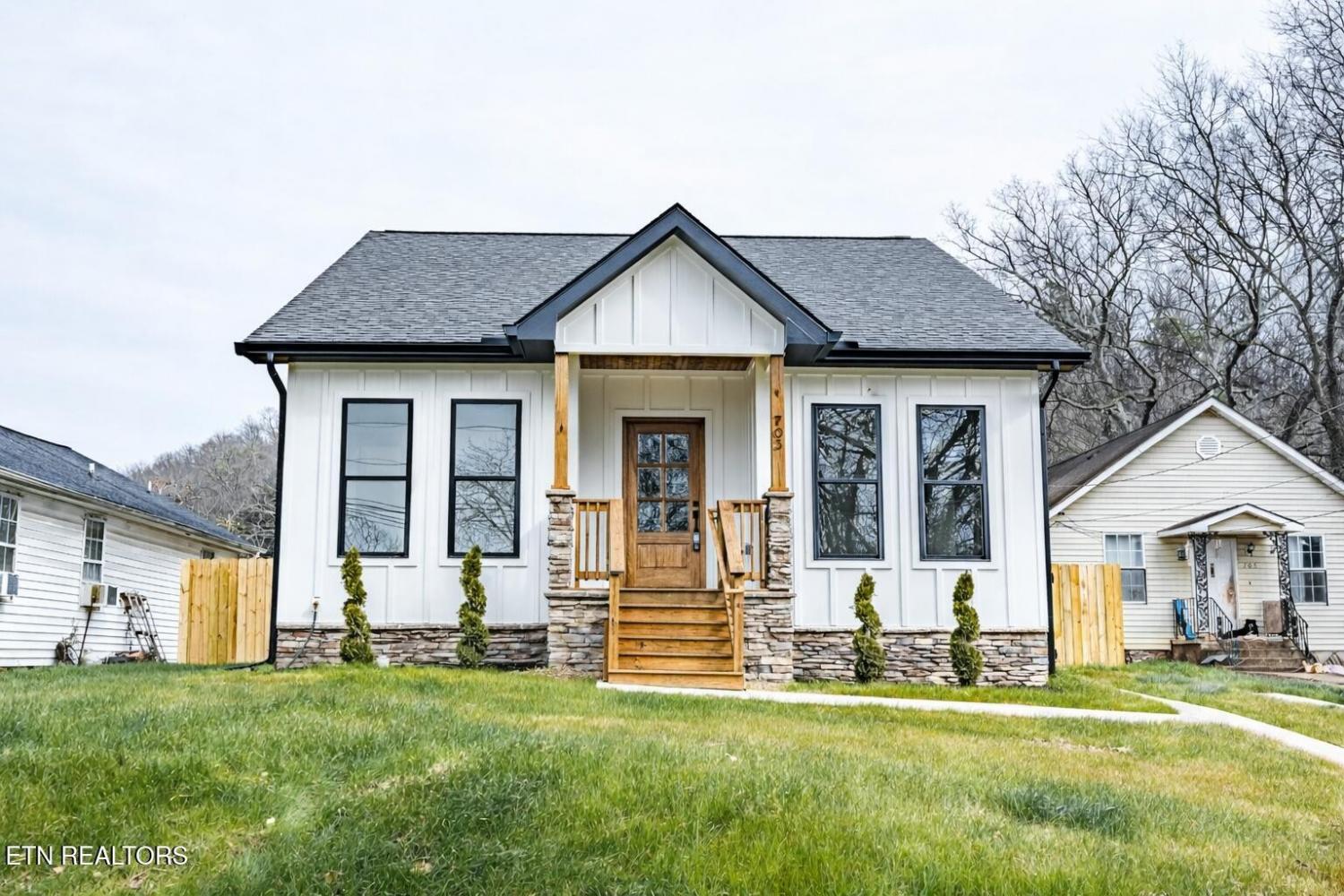 703-SW-Redwine-St For Sale