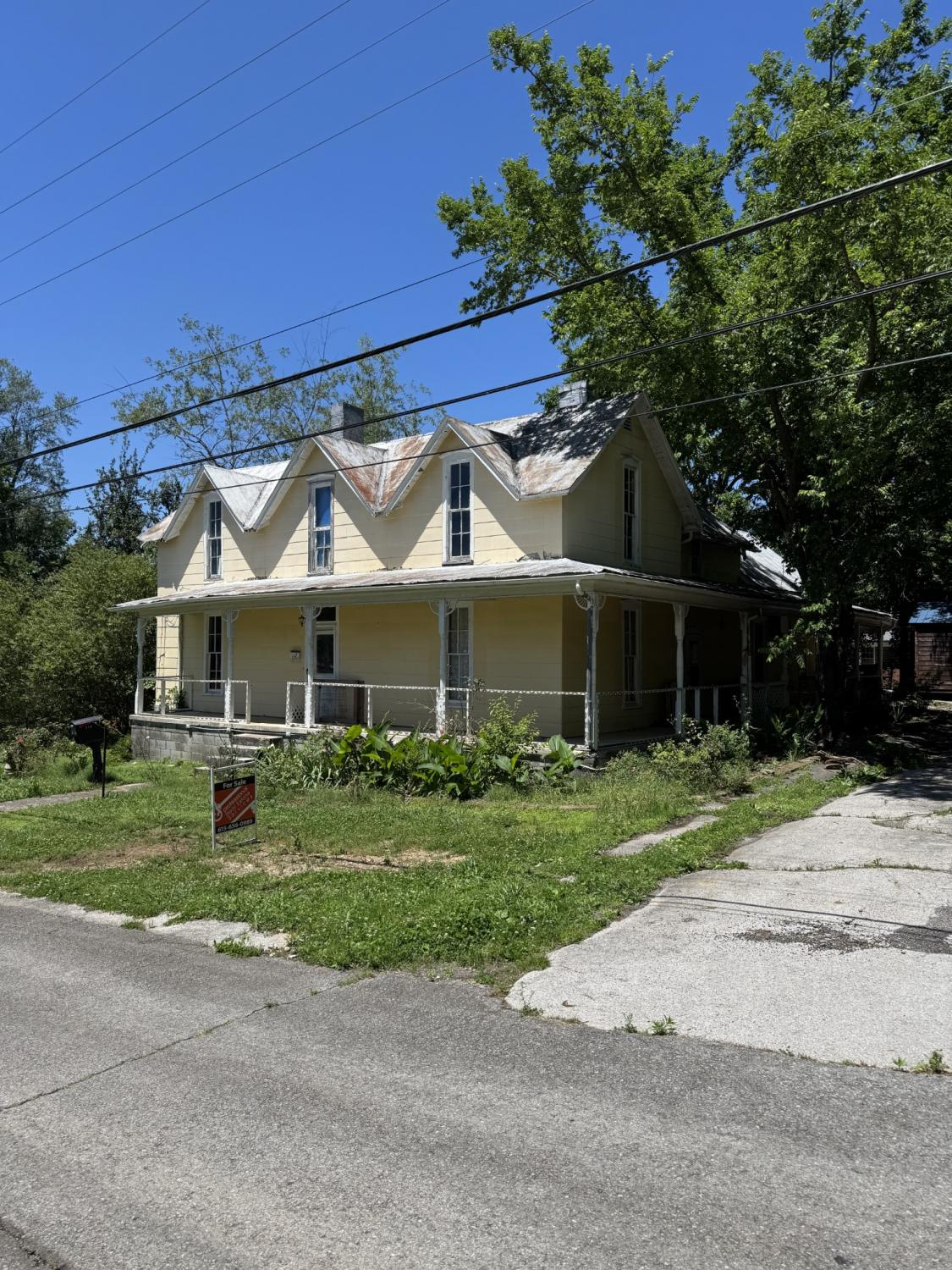 112-W-Hackberry-St For Sale