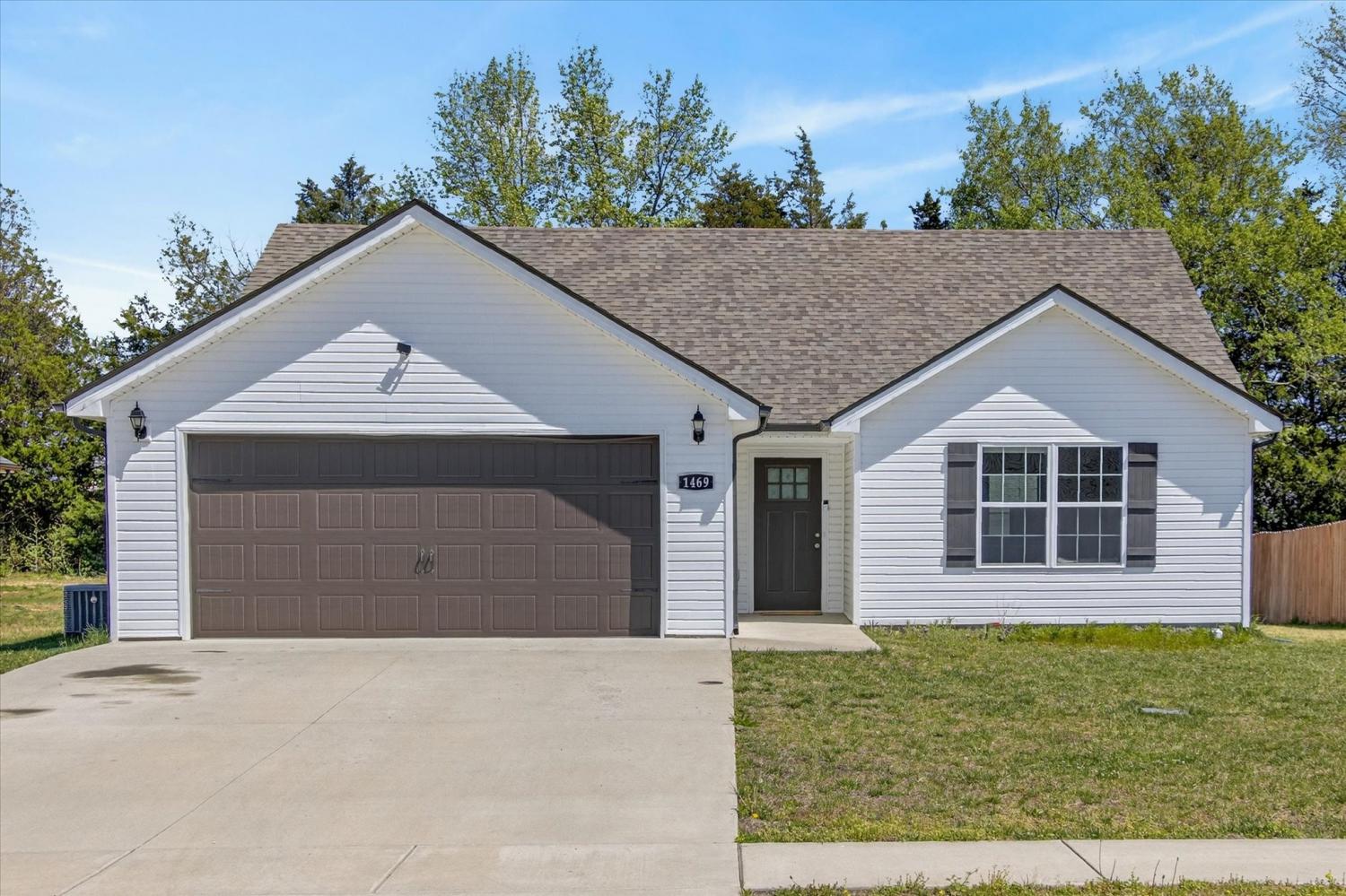 1469 Fredrick Dr TN 37042 For Sale - 