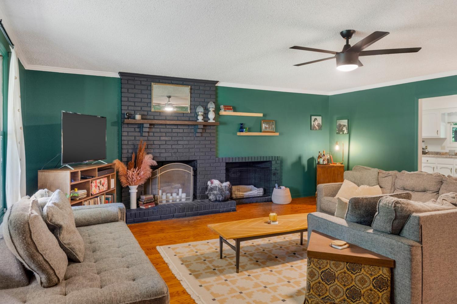 104-Donna-Dr For Sale