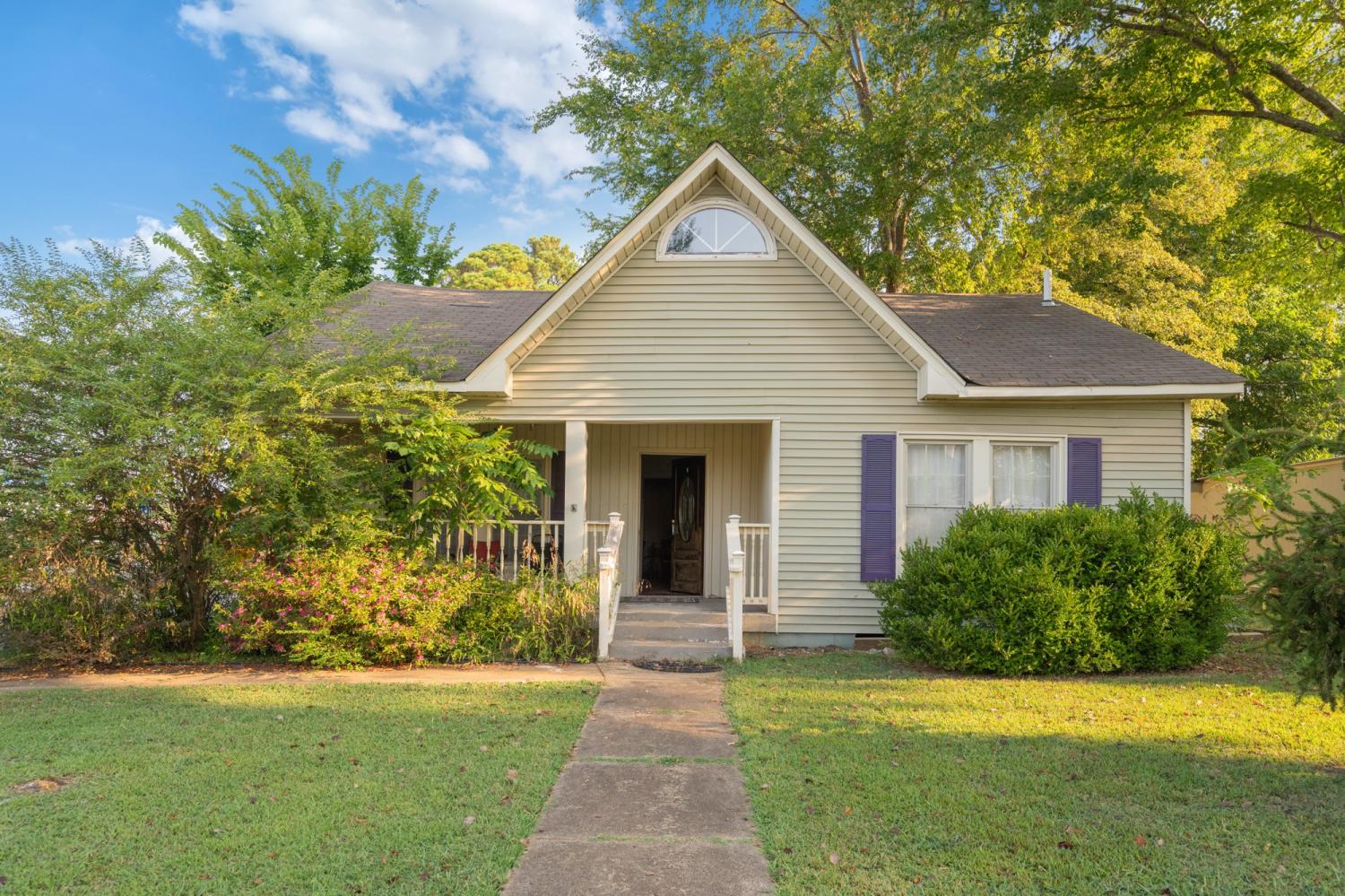 91-E-2nd-St--E For Sale