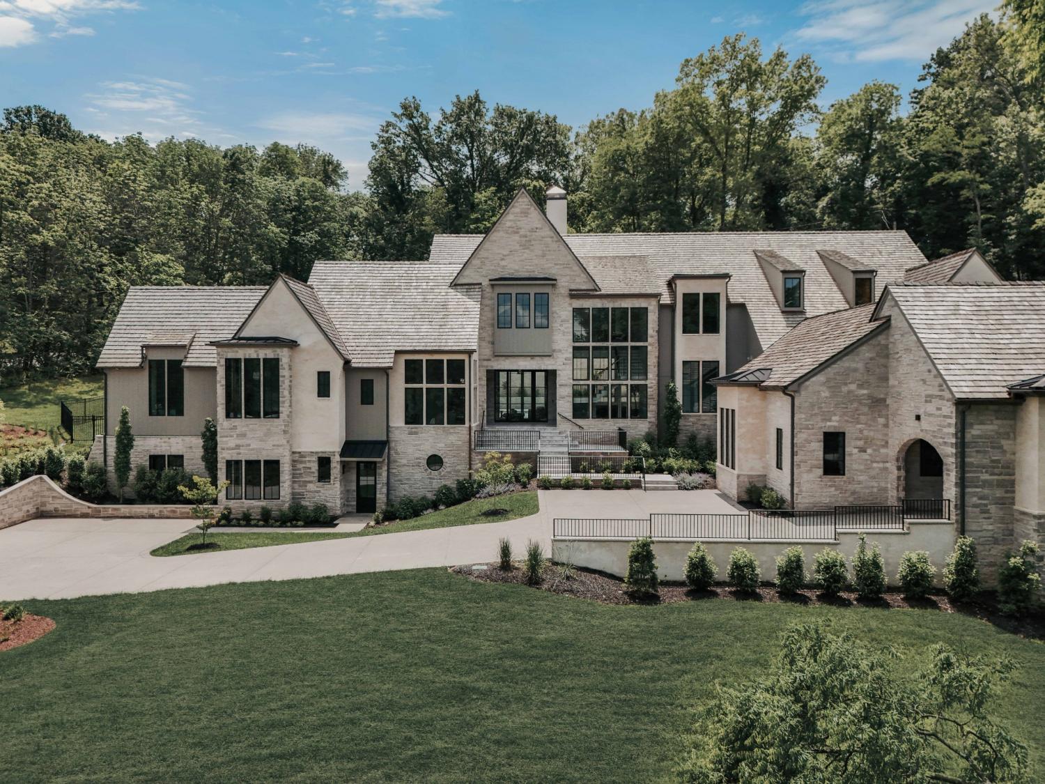 235-Robin-Hill-Rd For Sale