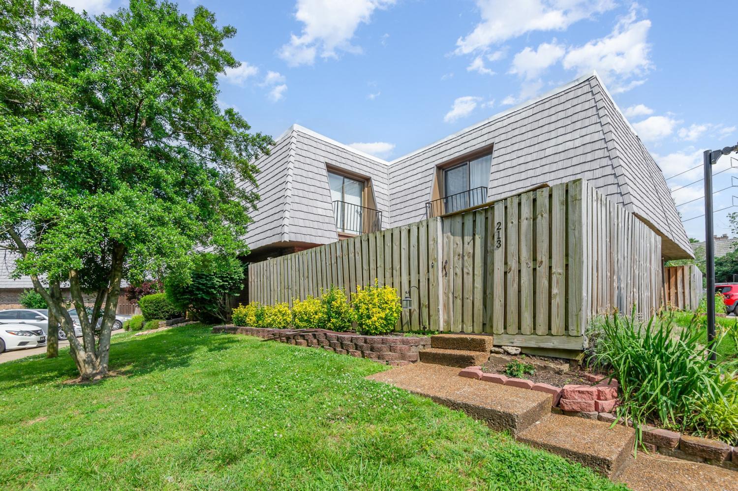 213-Cedarwood-Ln For Sale