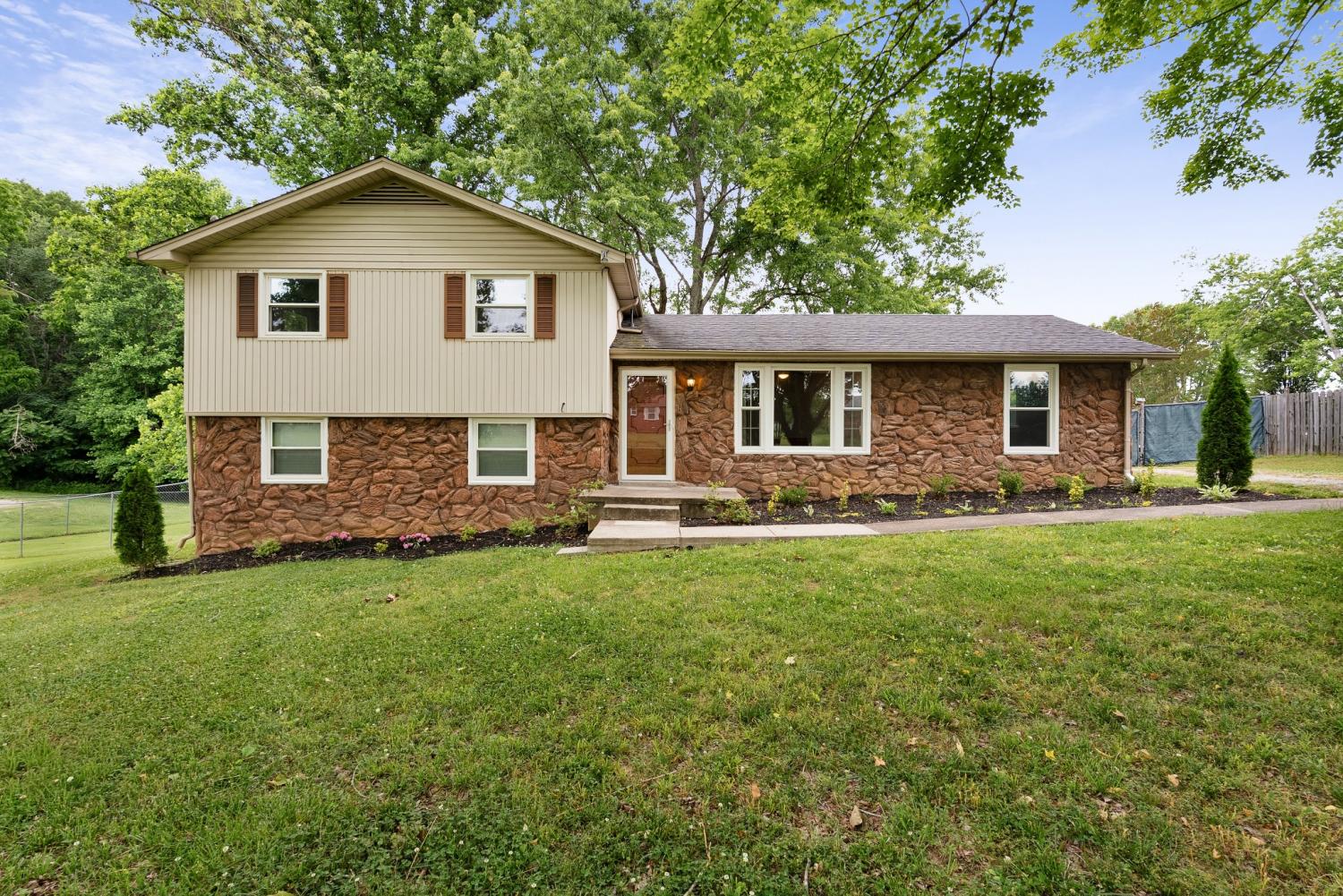 108-W-Circle-Dr For Sale