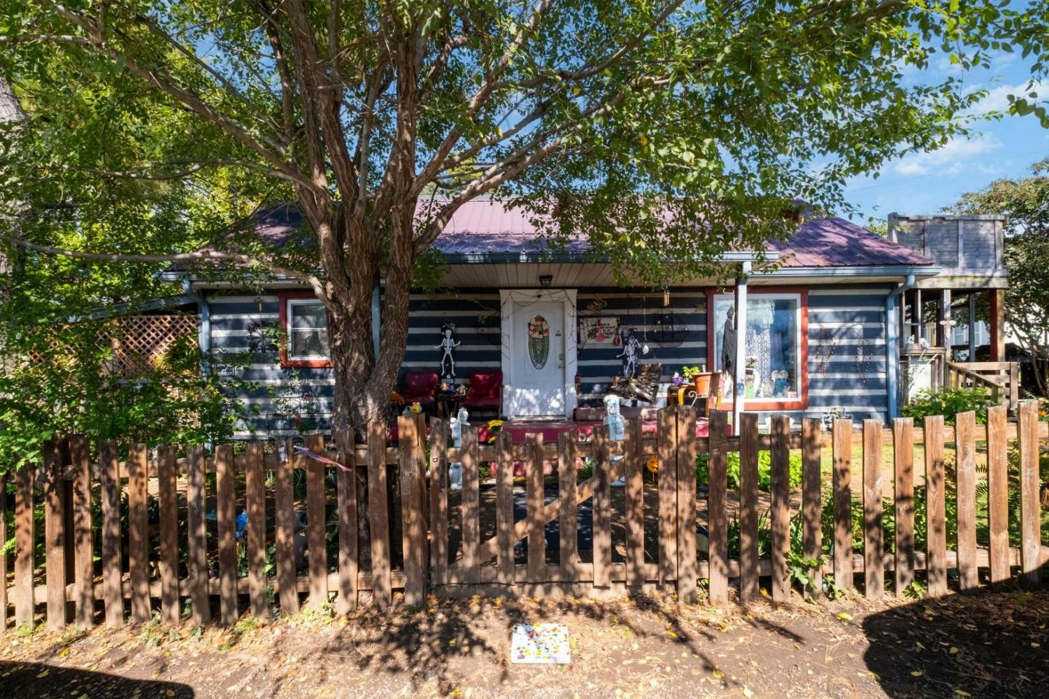 1301-61st-Ave--N For Sale