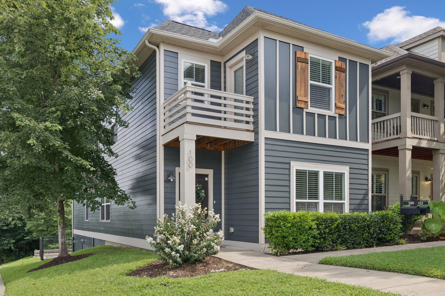 100-Walden-Village-Ct For Sale