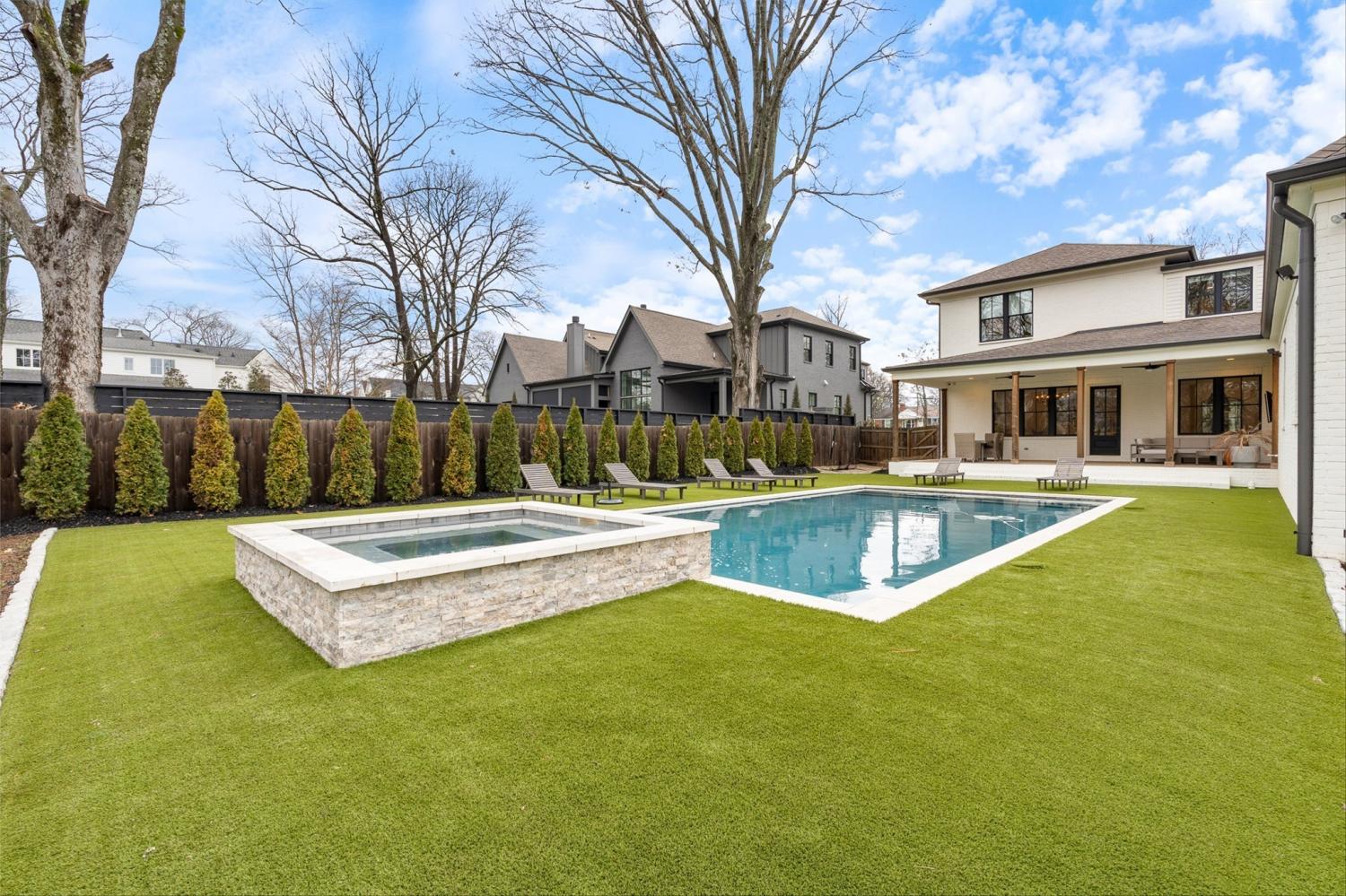 915-Glendale-Ln For Sale