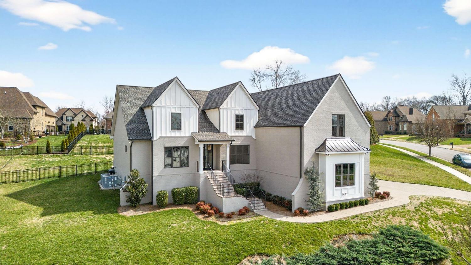 209-Moore-Haven-Cir For Sale