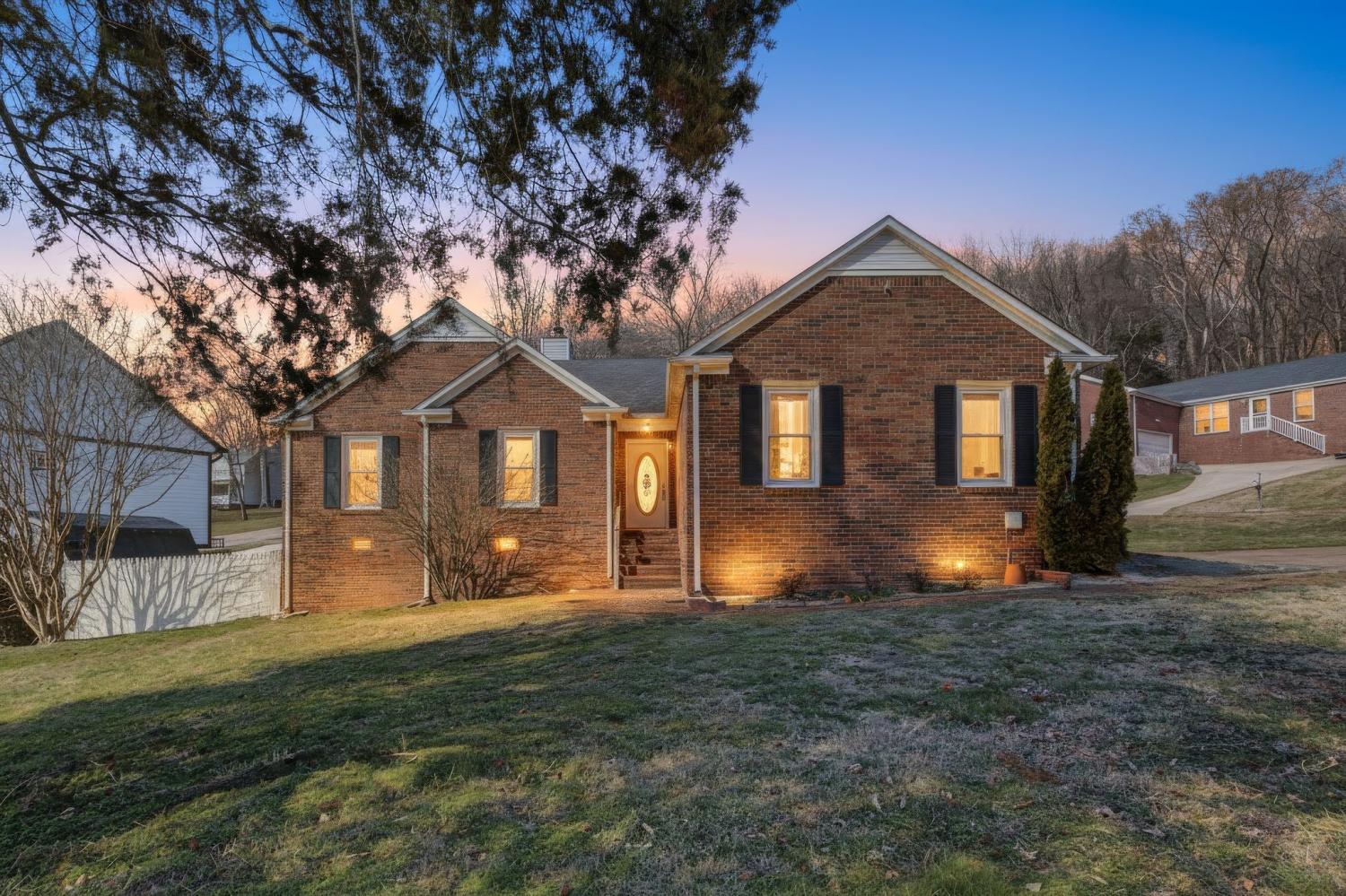 Whitthorne Middle School Property for Sale