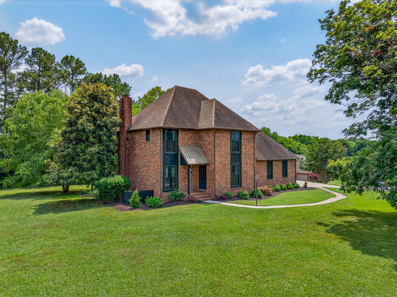 806-Manor-Dr For Sale