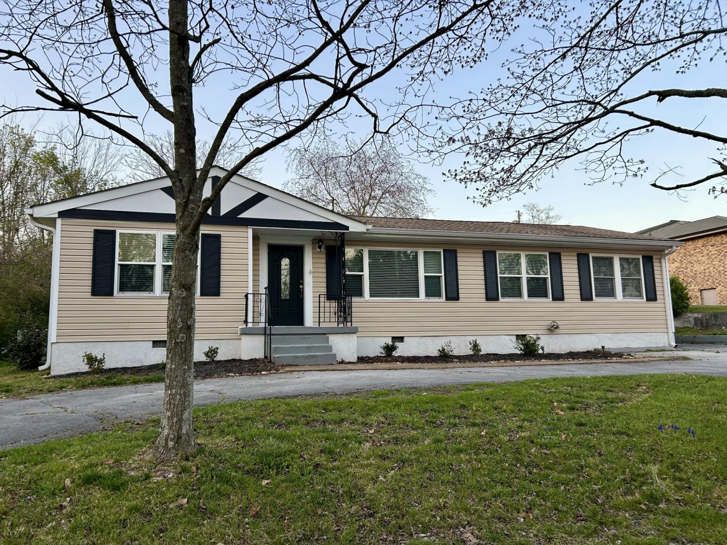 1641-John-Ross-Rd For Sale