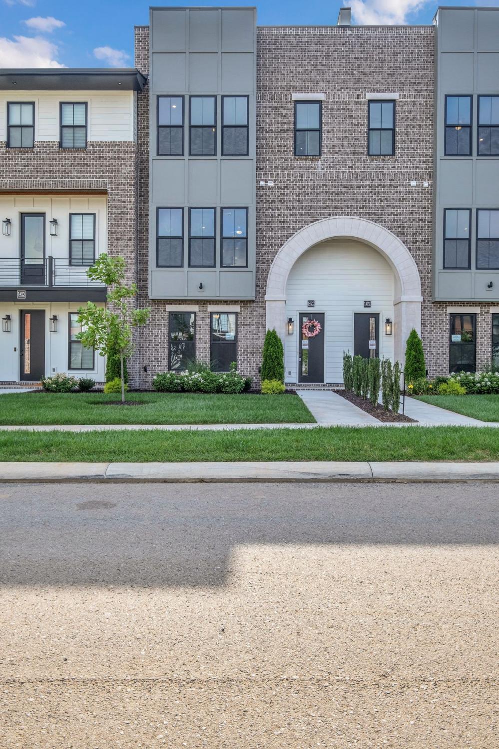 1427-Doc-Johns-Blvd For Sale