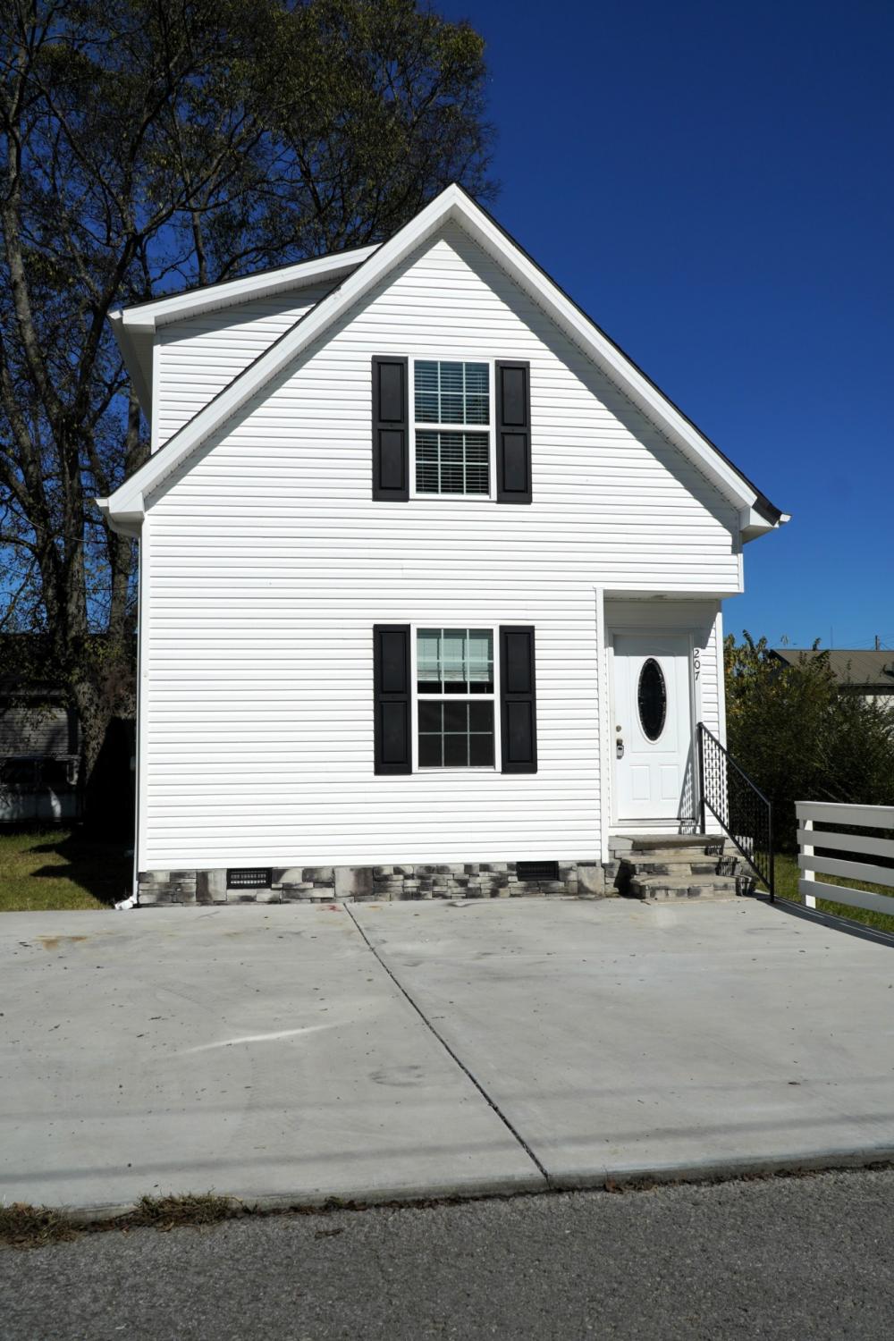 207-Campbell-St--W For Sale