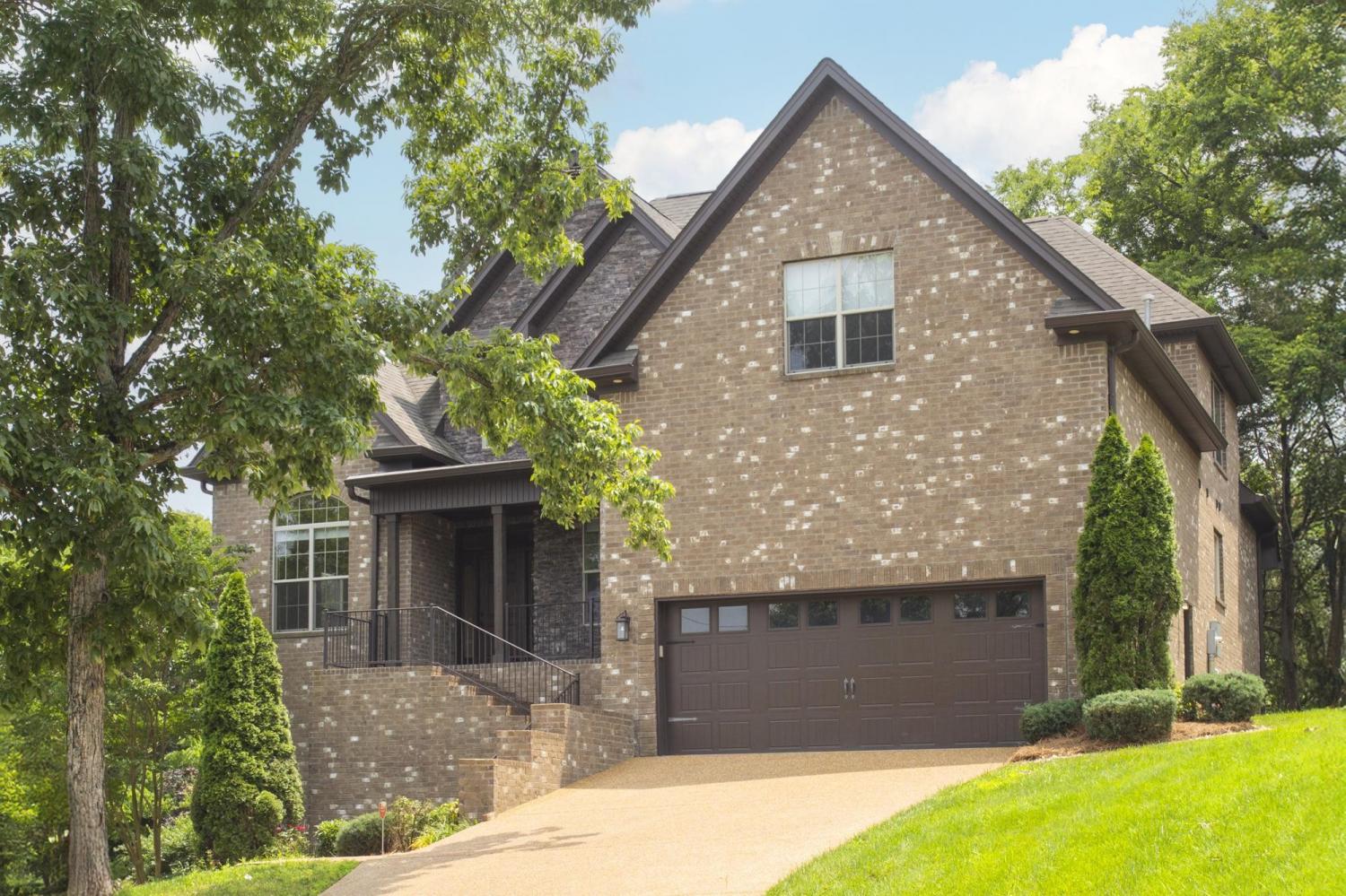 111-Country-Hills-Dr For Sale