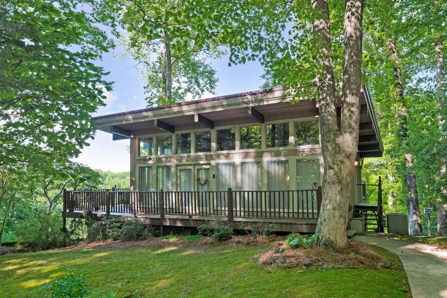 698-Crestview-Dr For Sale