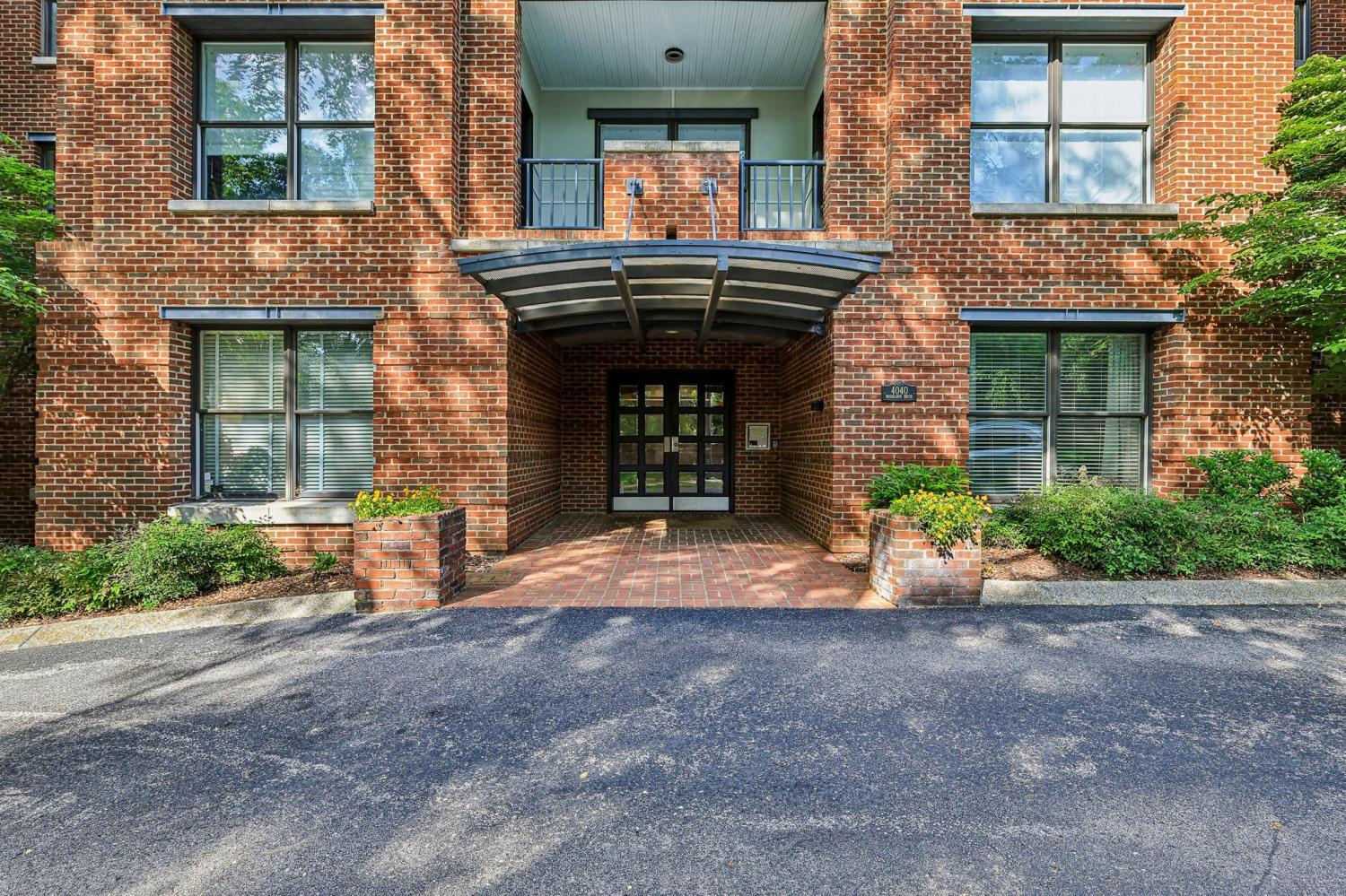 4040-Woodlawn-Dr For Sale