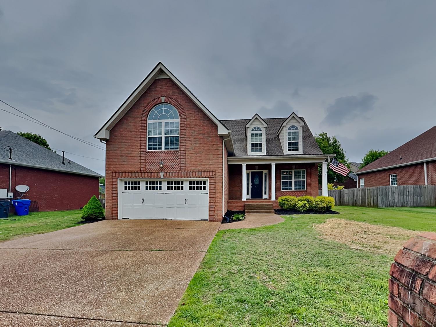 211-Iroquois-Dr For Sale