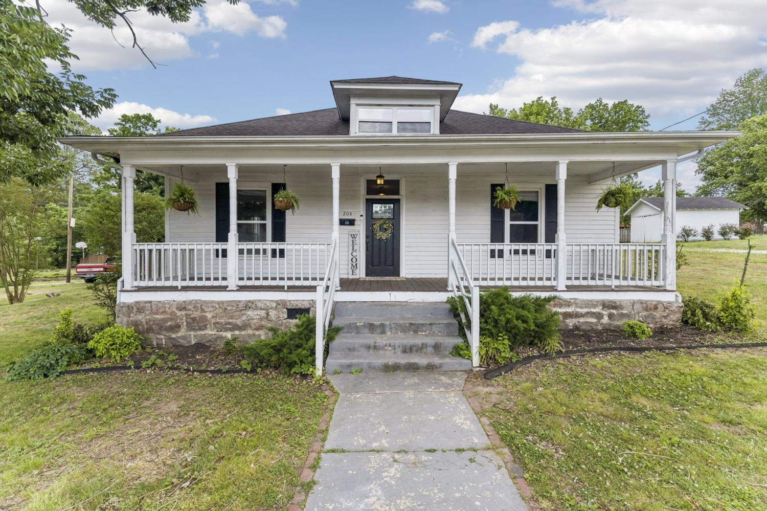 204-Jefferson-Ave--E For Sale