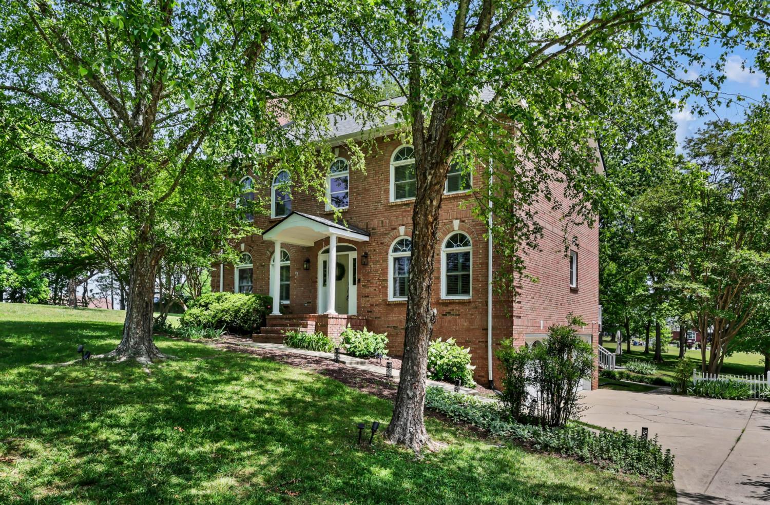 930-Doe-Run-Ct For Sale