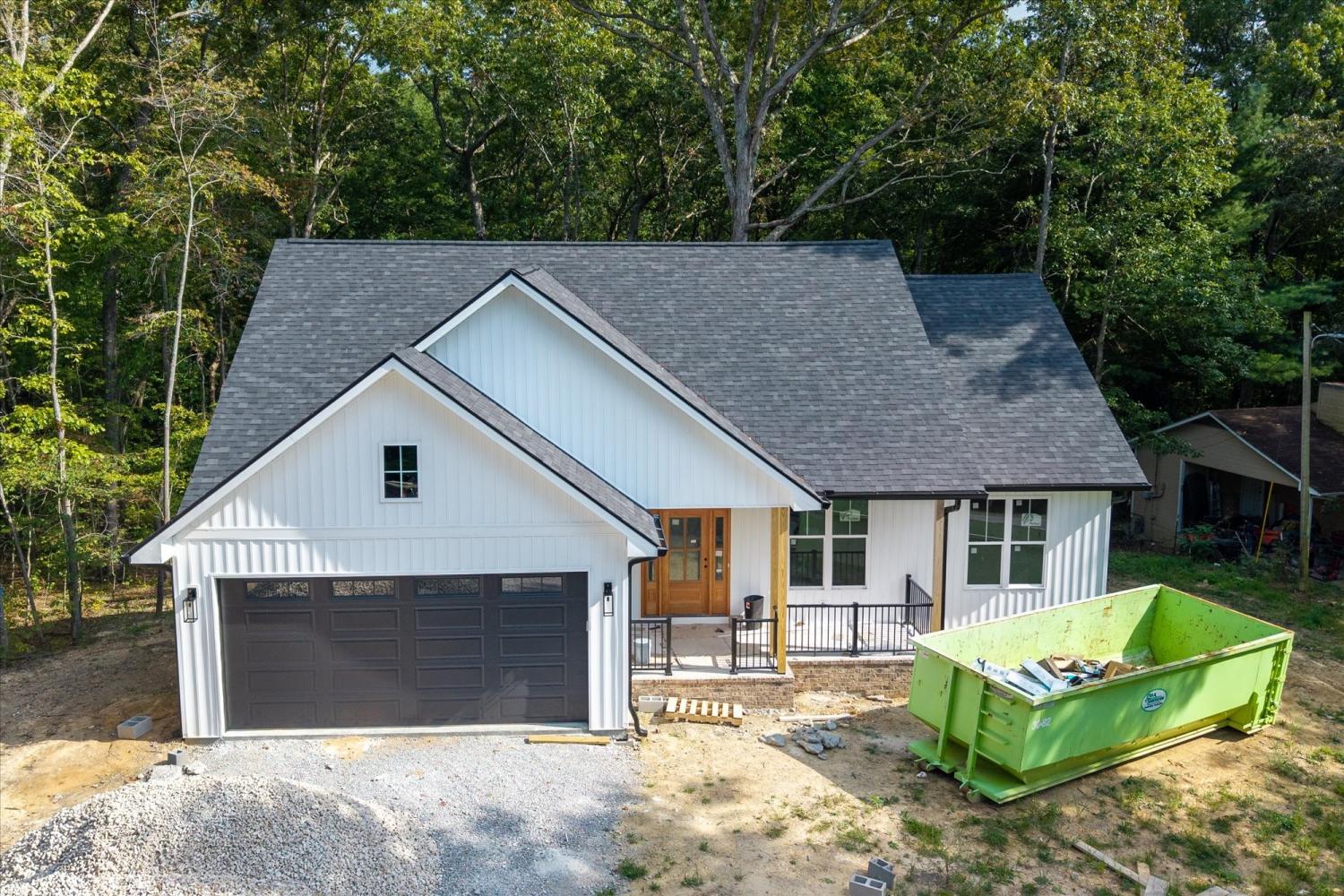 235-Estates-Lake-Dr For Sale