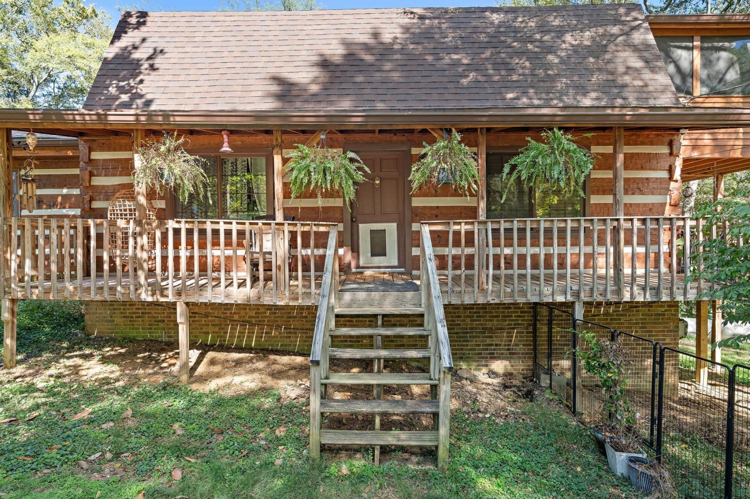 916-Graceland-Ct For Sale