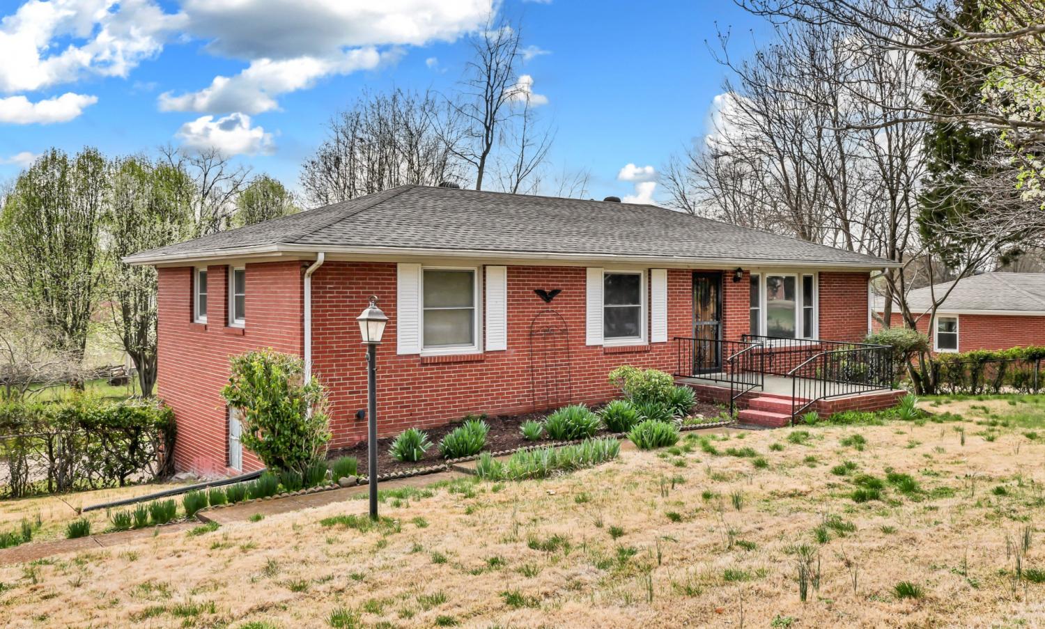 126-Lexington-Dr For Sale