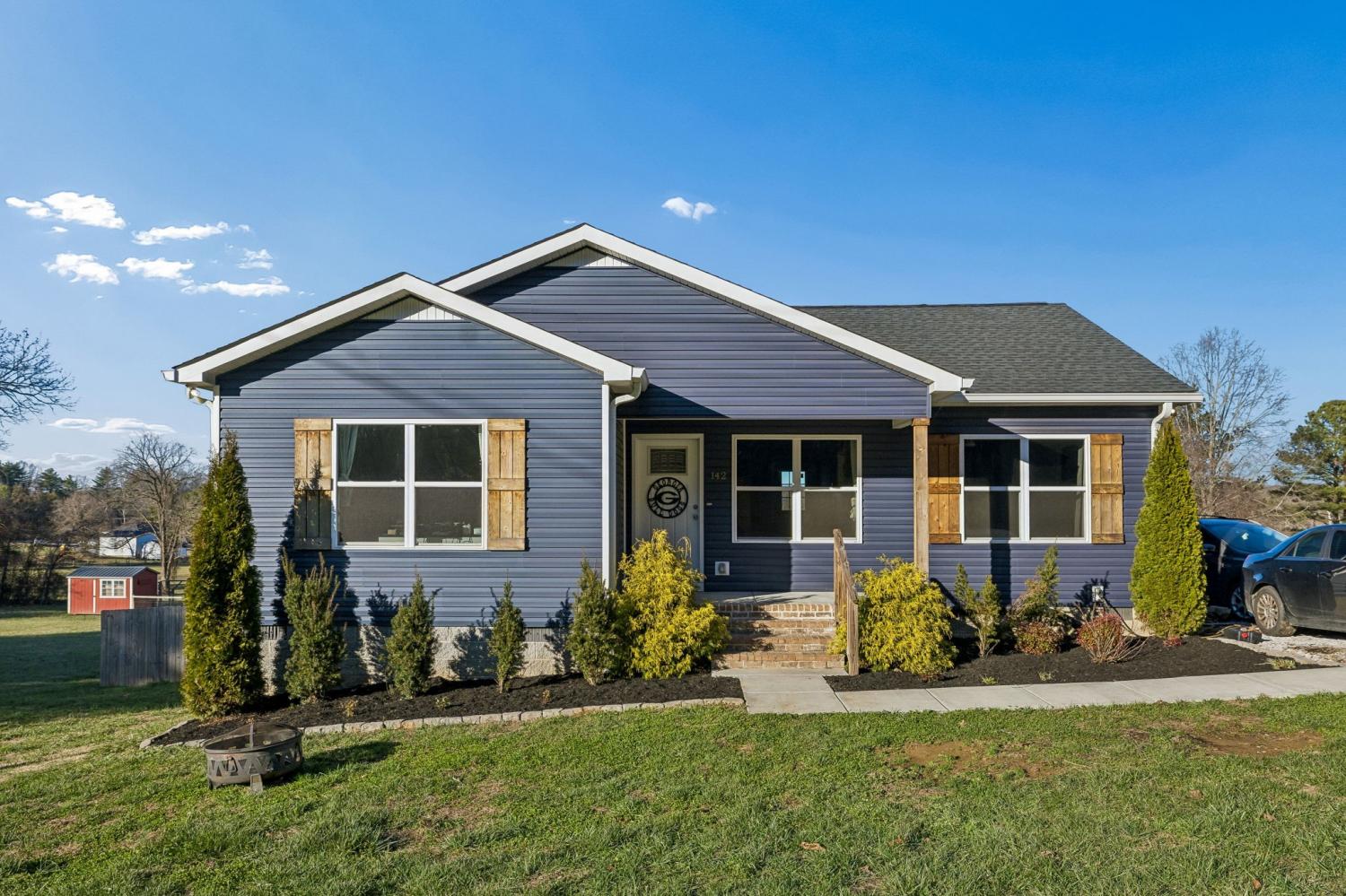 142-Pine-Ave For Sale