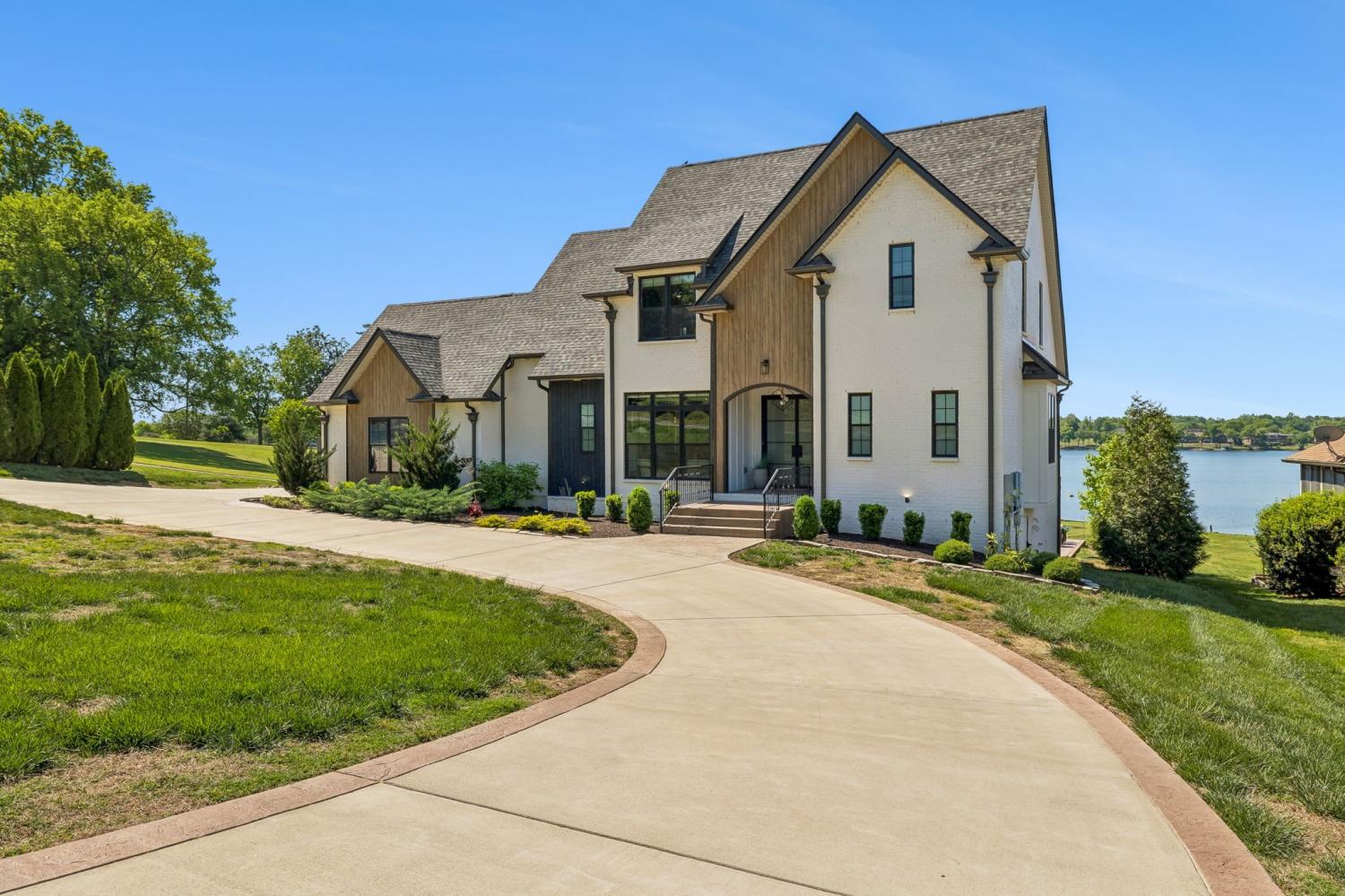 112-Sterling-Rd For Sale