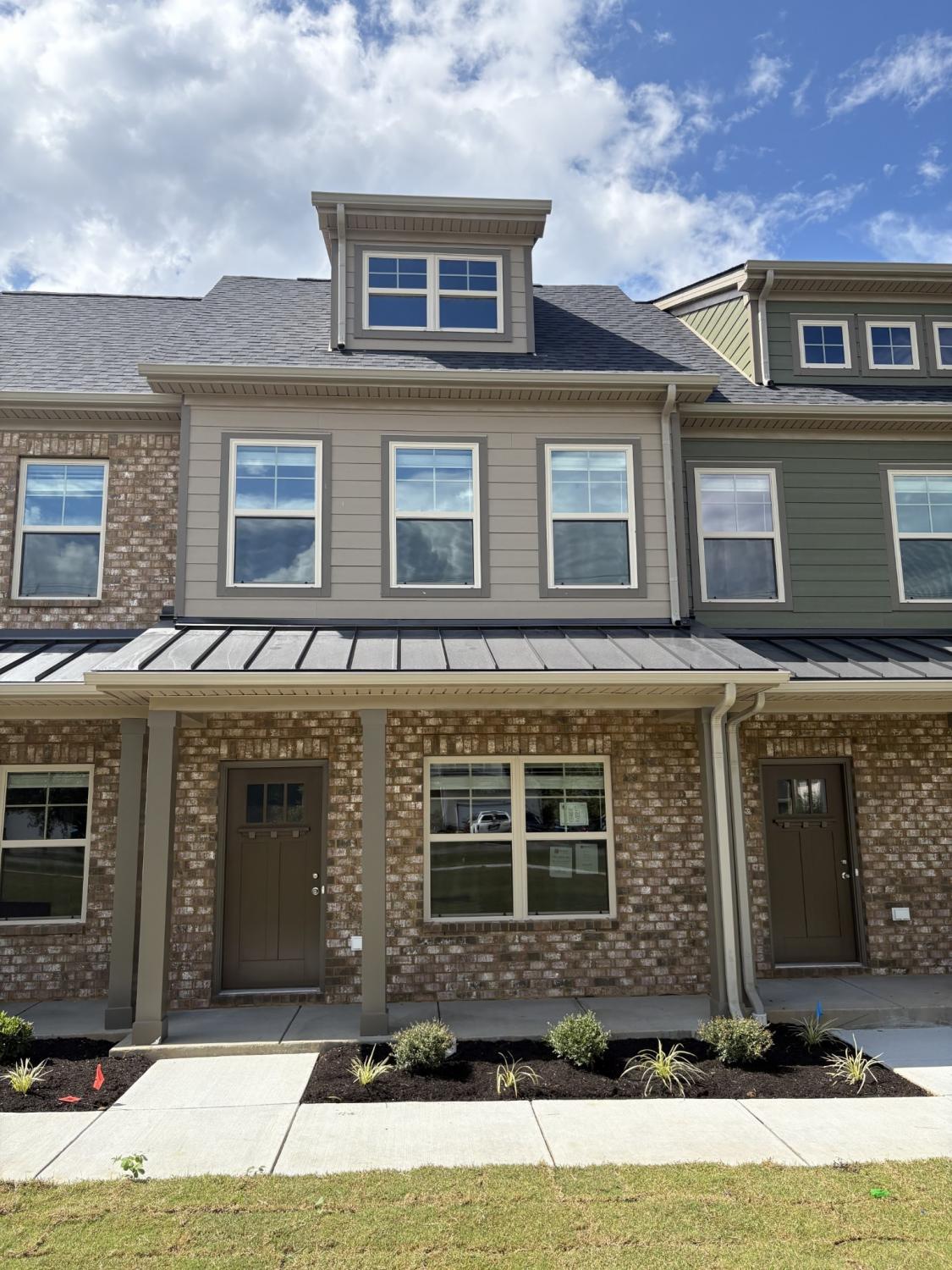 125-Ace-Ave For Sale
