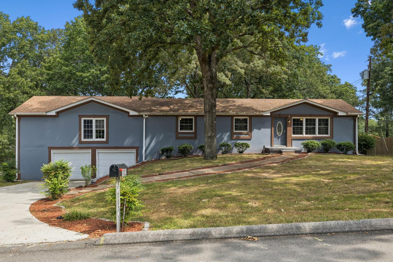 102-Warren-Pl For Sale