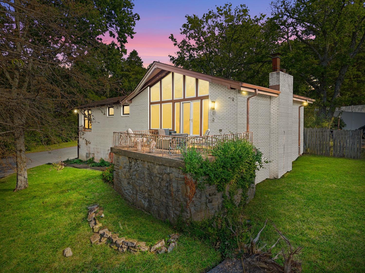 4035-Kings-Ln For Sale